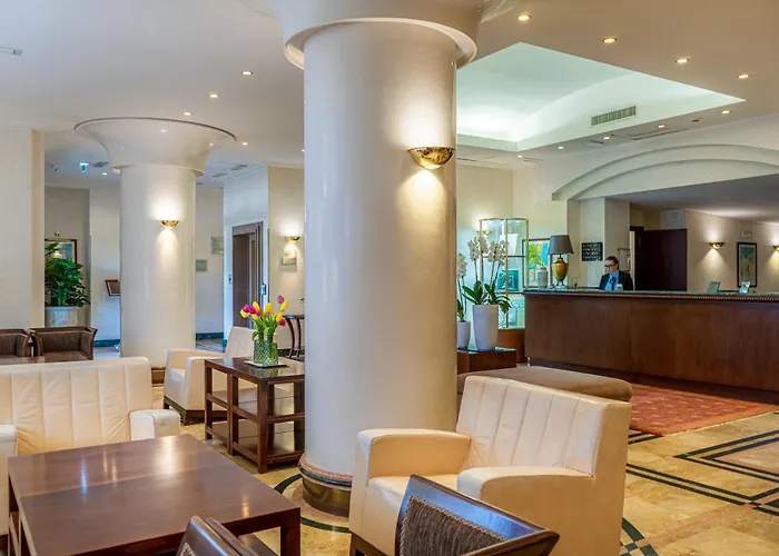 卡拉代尔波尔图酒店