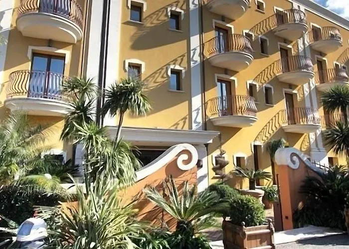 卡拉代尔波尔图酒店